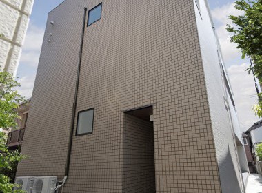 ロフトを設け狭小地に大きな空間を演出。人気エリア「名古屋市西区」の物件
