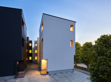 外観の高級感や室内の解放感が特徴の2棟連棟物件