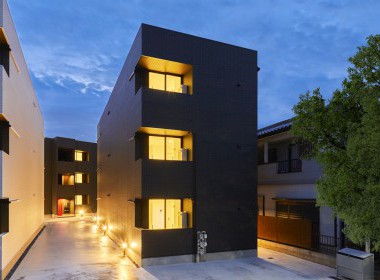 限られた敷地面積で居室を最大限広く確保した一棟