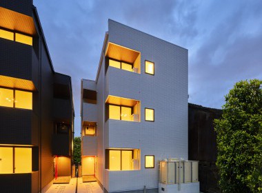 二面道路をうまく利用し敷地いっぱいにプランニングした二棟のうちの一棟