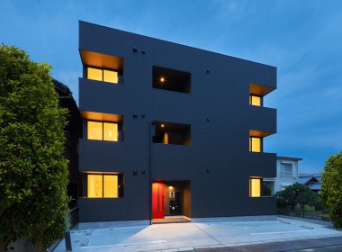 土地の形状に沿った建物の形にすることで、敷地に無駄がなく建てられた物件